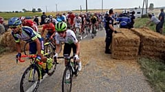 Des agriculteurs en colère bloquent le Tour