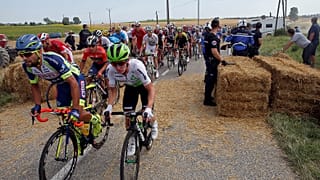 Des agriculteurs en colère bloquent le Tour