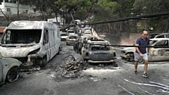 Yunanistan yangını: Kayalıklarda yolu kaybedince can verdiler