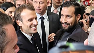 الرئيس الفرنسي وأحد كبار حرّاسه ألكساندر بن علة 
