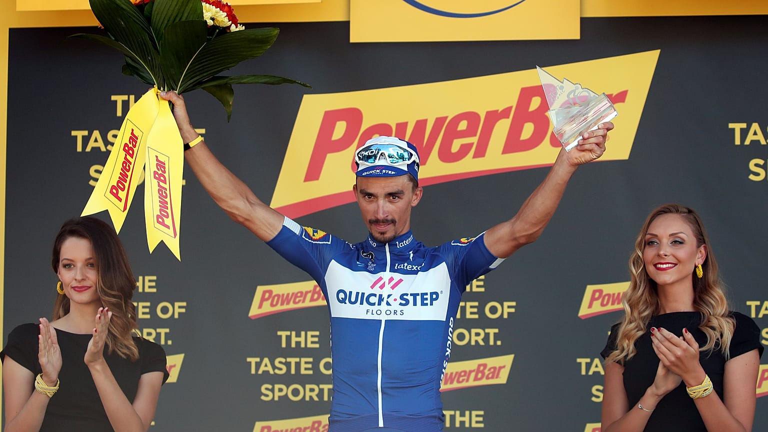 Julian Alaphilippe bei der Siegerehrung