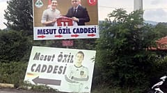 Neues Straßenschild für Erdogan und Özil