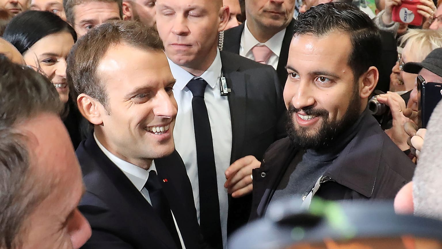 آخر المستجدات في قضية حارس ماكرون الشخصي