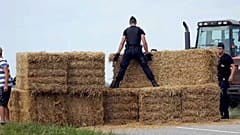 Una protesta de agricultores paraliza el Tour de Francia