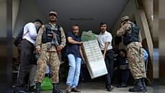 Pakistan al voto: giorno storico