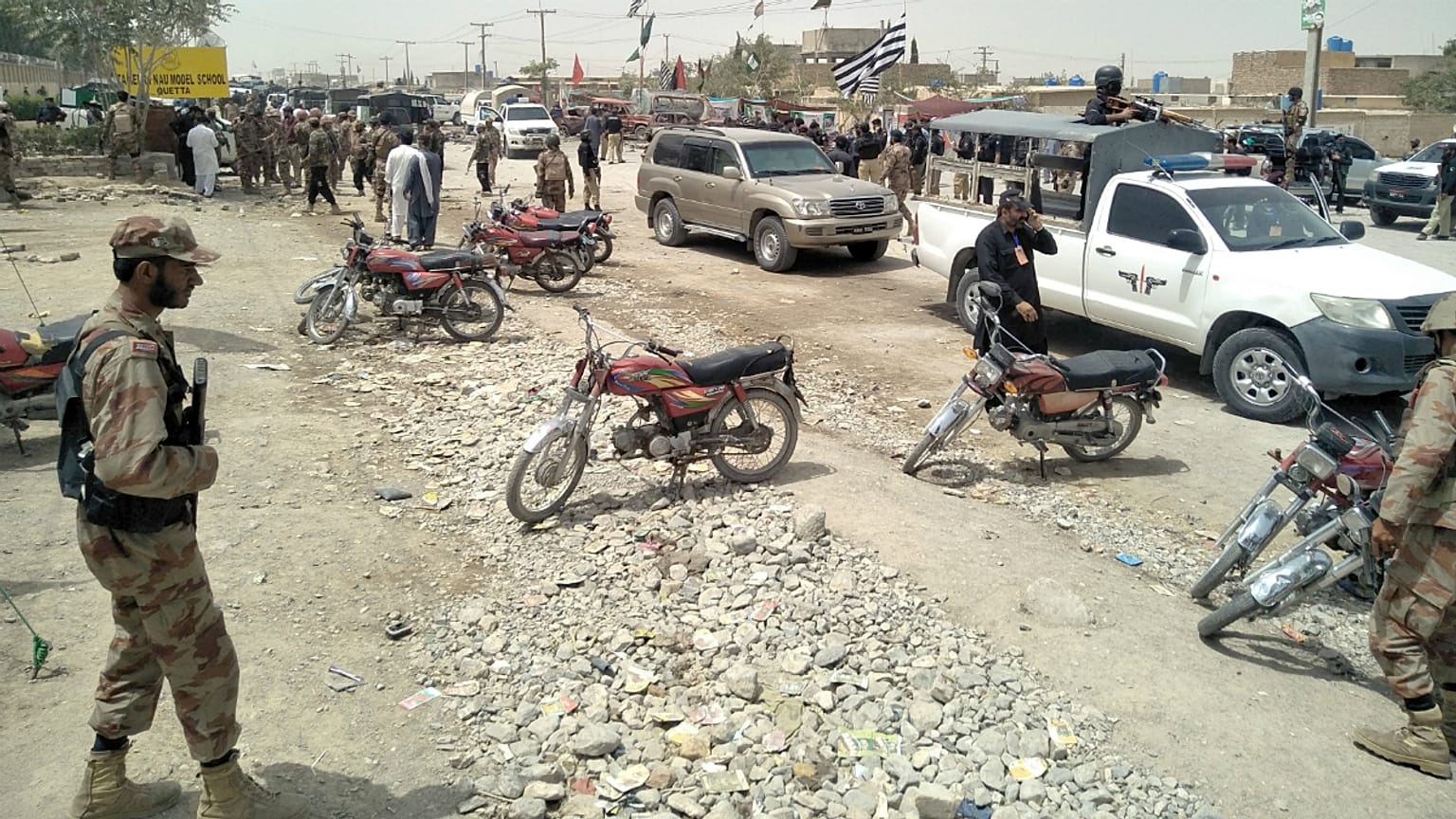 کشته شدن دست‌کم ۲۳ تن همزمان با آغاز انتخابات سراسری در پاکستان 