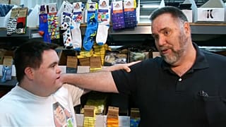 Tem síndrome de Down e é cofundador de um império