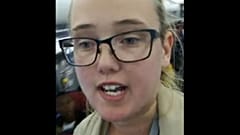 Virales Video vor Turkish-Airlines-Flug: Studentin verhindert Abschiebung eines Afghanen (52)