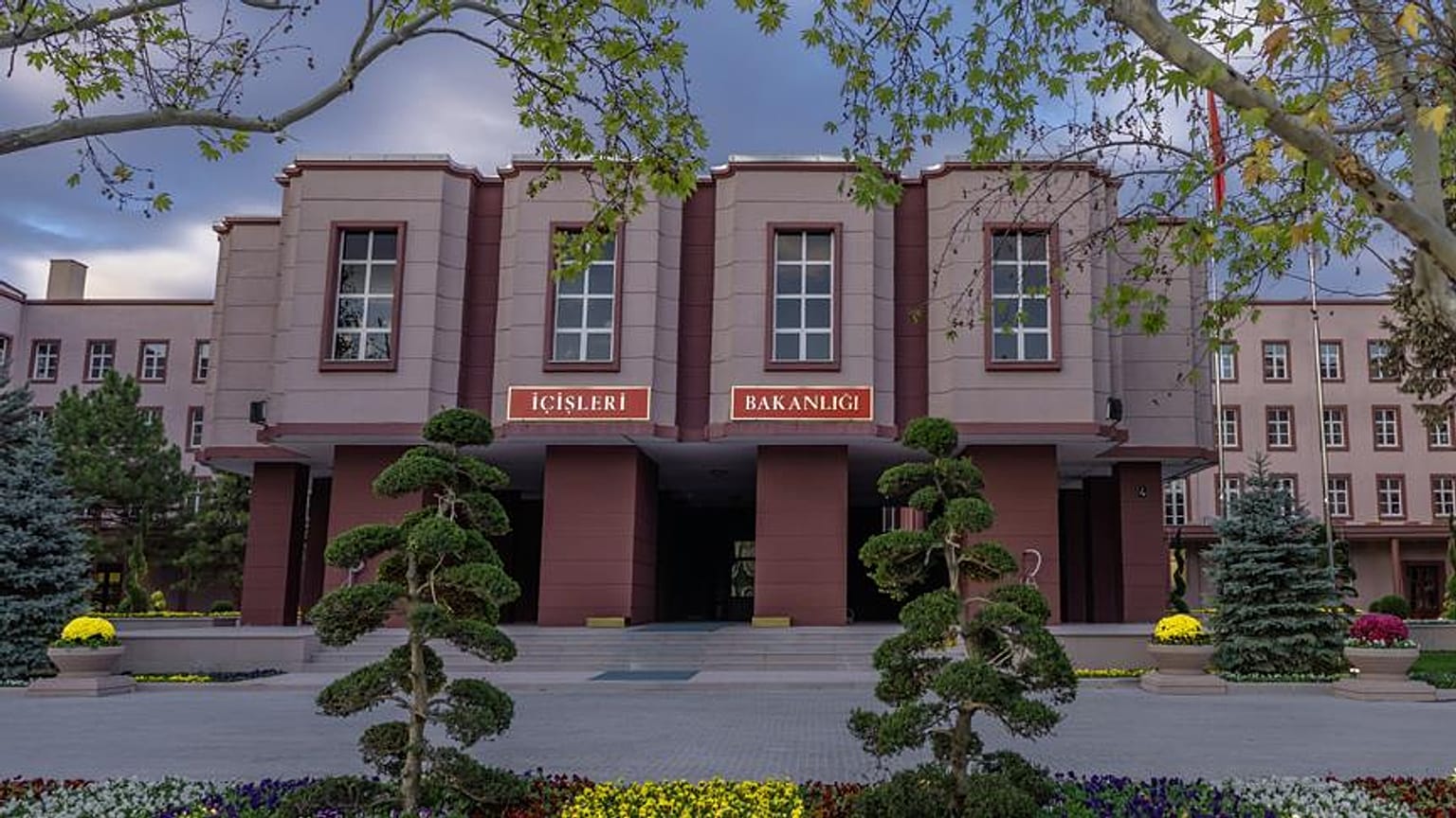 155 bin pasaporta konulan tedbir kaldırıldı
