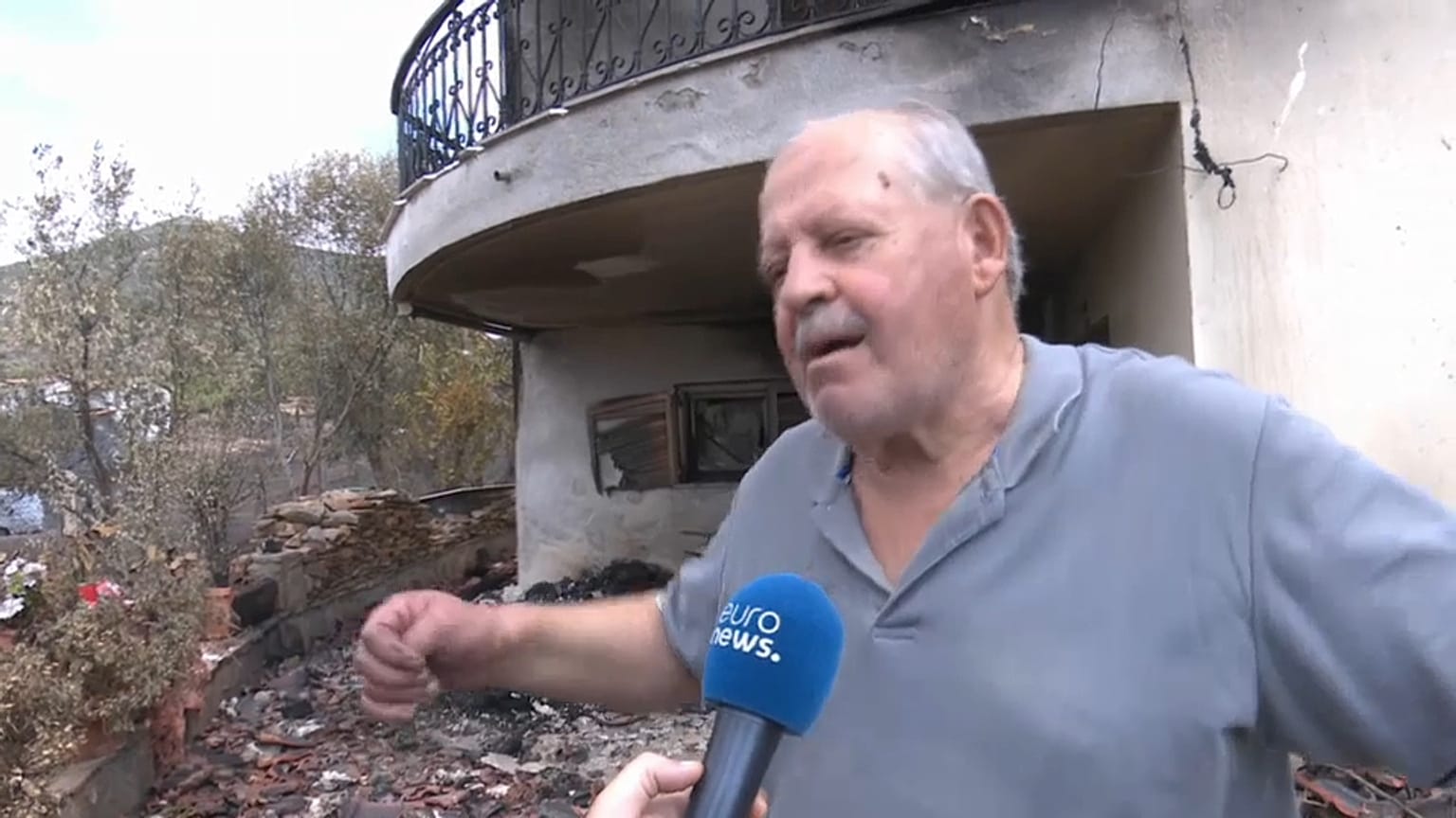 "Em três minutos, o fogo parece que explodiu e chegou à minha casa"
