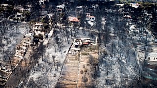 Aldeia costeira de Mati devastada pelos incêndios