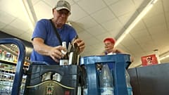 Si no devuelven las botellas se quedan sin cerveza