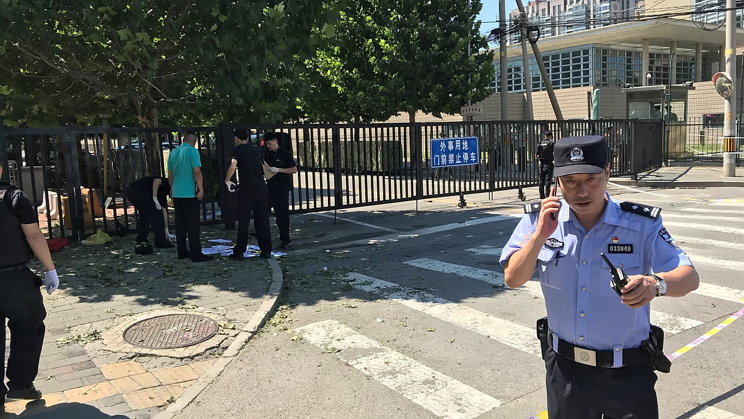 انفجار قنبلة أمام السفارة الأمريكية في بكين