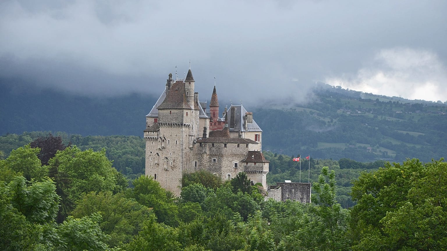 château de menthon-saint-bernard 