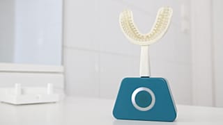 New toothbrush claims to clean all your teeth in just 10 seconds