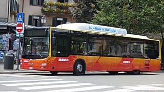 Az Atb egy busza, ennél a vállalatnál dolgozik Maurizio