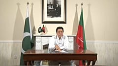 Imran Khan se autoproclama primer ministro de Pakistán
