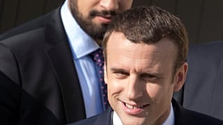 Макрон назвал "бурей в стакане" скандал с избиением манифестанта