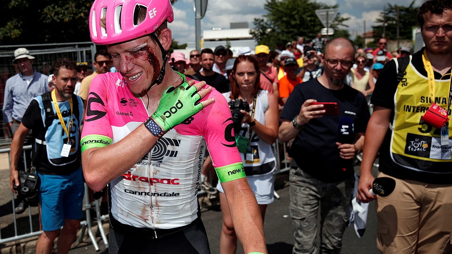 Les coureurs mordent la poussière du Tour