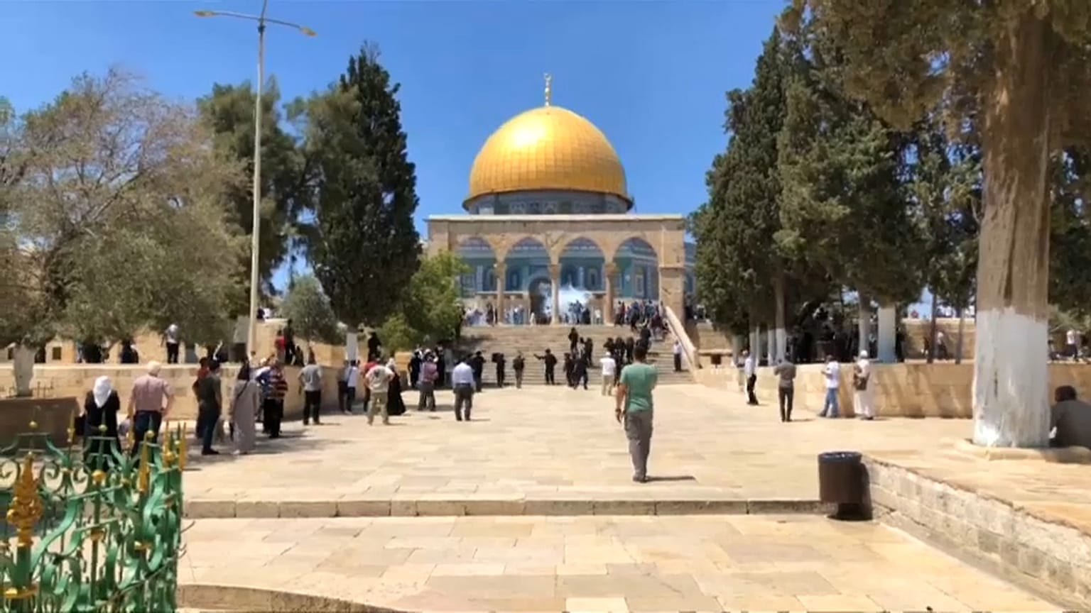 الشرطة الإسرائيلية تقتحم المسجد الأقصى 