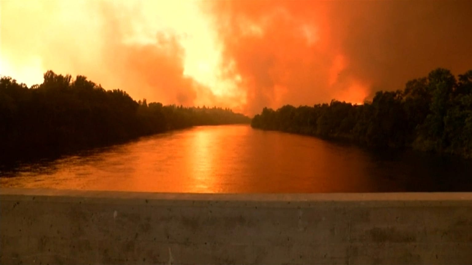 Carr-Feuer wütet in Nordkalifornien