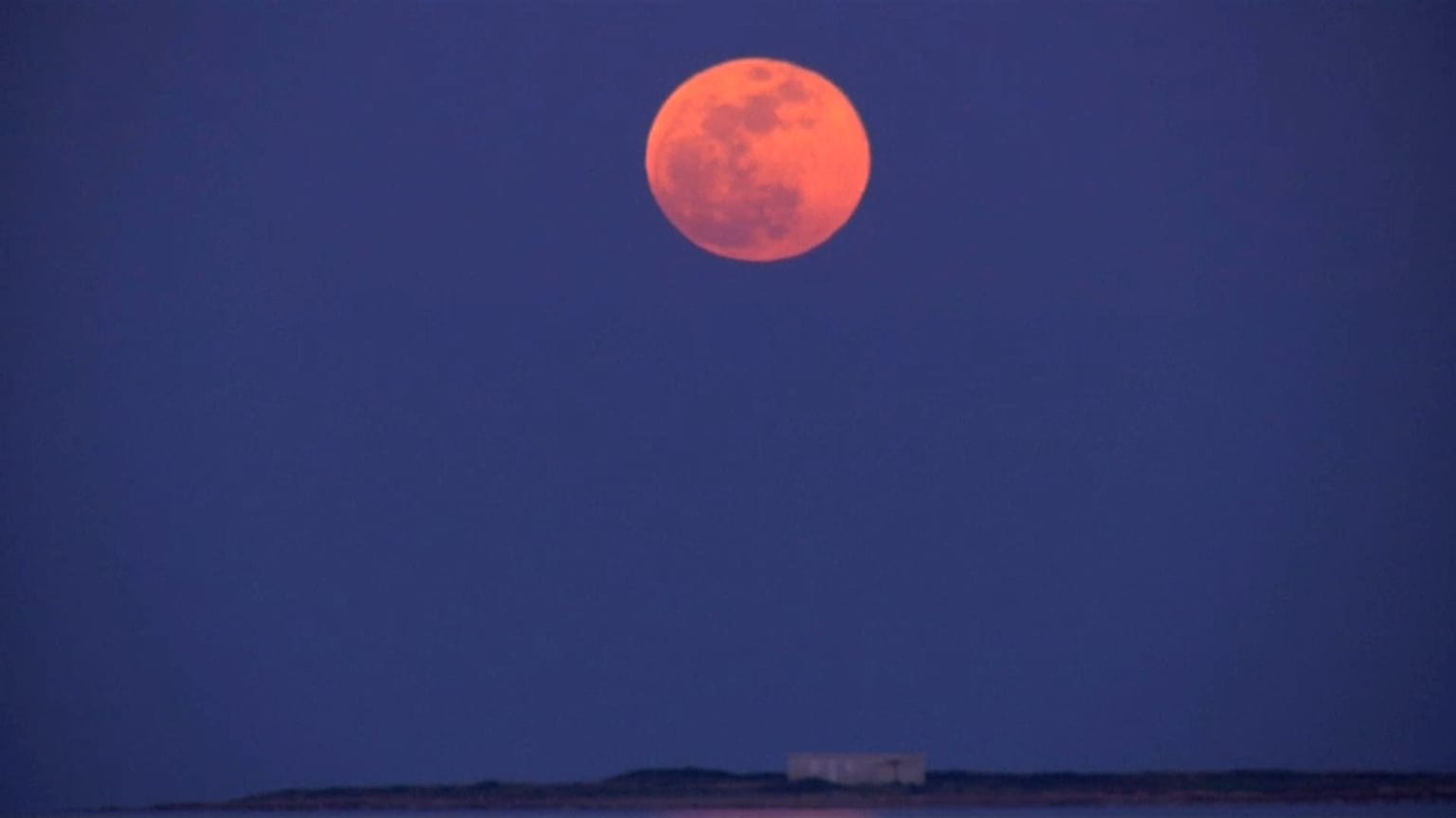 Luna de sangre en el eclipse total más largo del siglo 