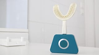 Un nuevo cepillo limpia los dientes en 10 segundos