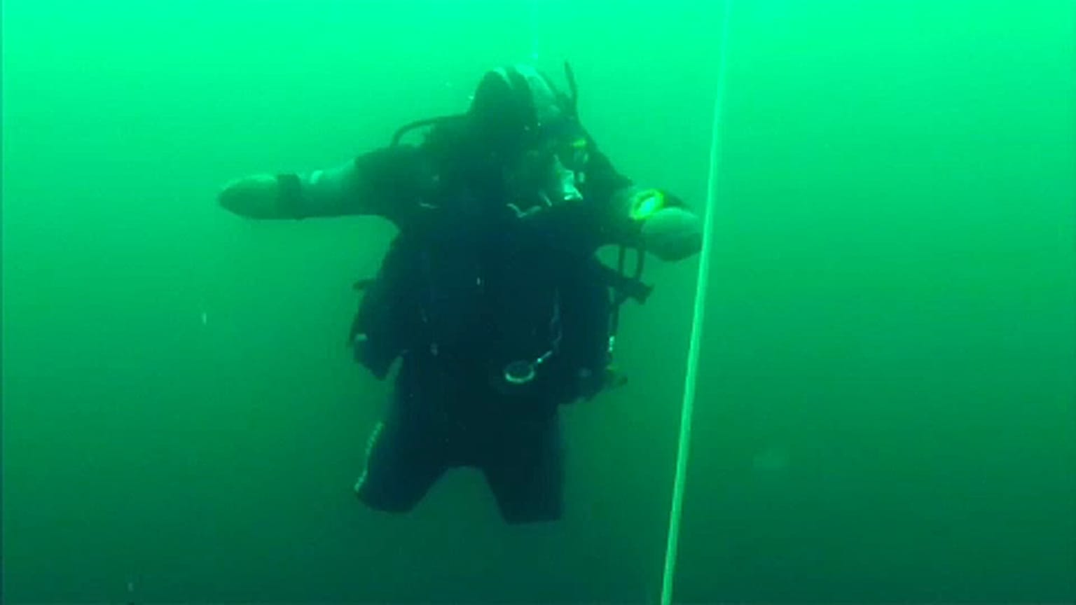 Karadeniz'de 30 metreye dalan engelli sporcu rekor kırdı