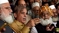 مخالفان عمران خان در اعتراض به نتیجه انتخابات تهدید به تظاهرات خیابانی کردند