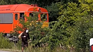 Man races against 'snail train' to prove his point 