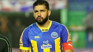 ماريو ريكاردو بقميص كريستوبال كولون