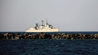 Διάσωση ναυαγού από τη Φρεγάτα «ΕΛΛΗ» (βίντεο)