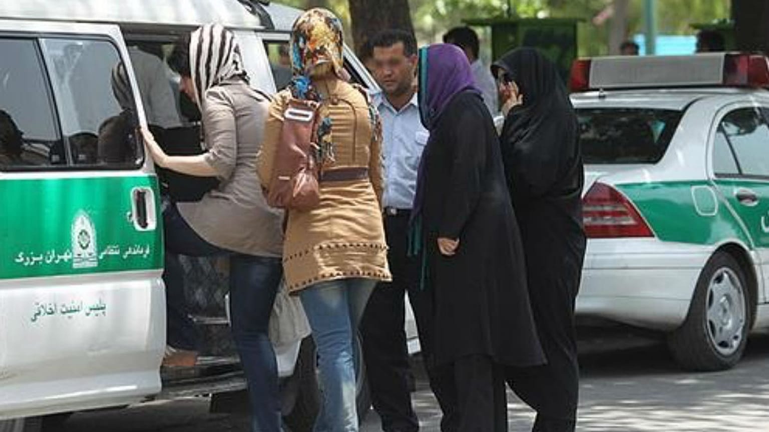  گزارش مرکز پژوهشهای مجلس: جامعه بیش از گذشته مخالف گشت ارشاد است