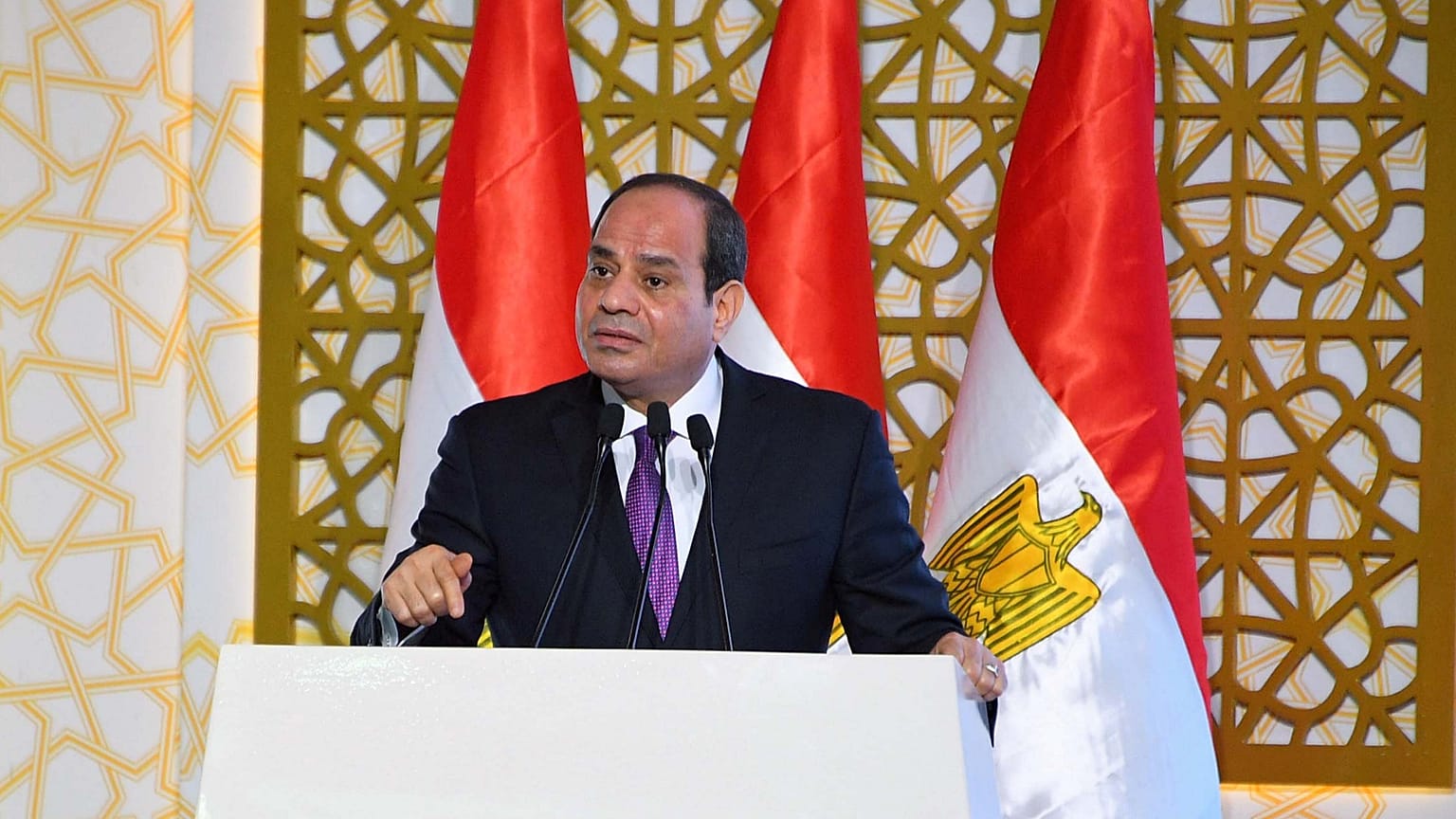 شاهد: السيسي يعبر عن غضبه من هاشتاغ طالبه بترك الحكم