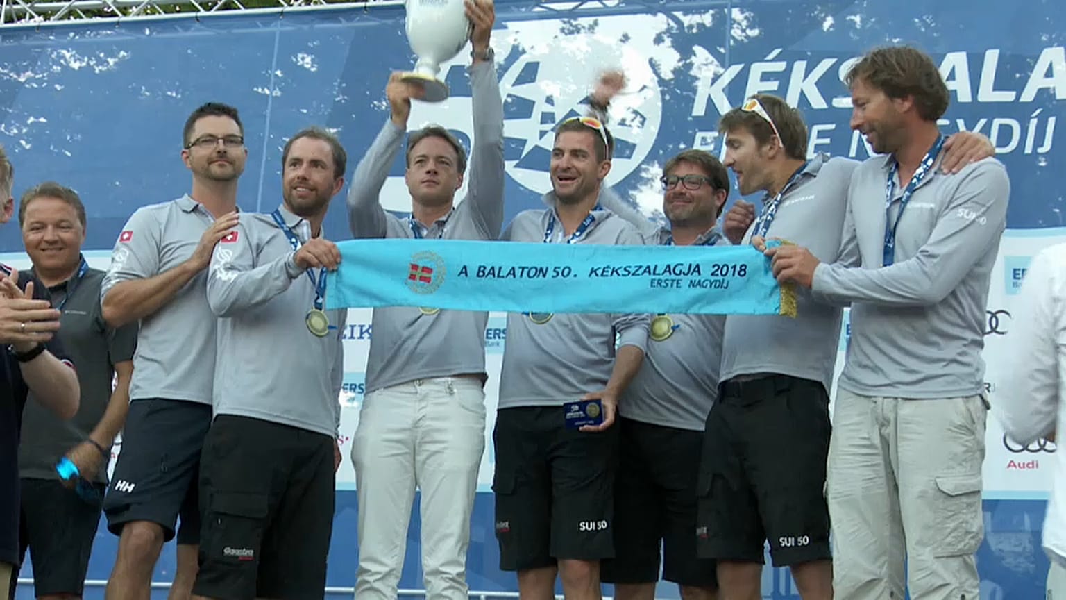El catamarán suizo Safram gana la Blue Ribbon en el lago Balatón