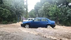 Ισχυρή καταιγίδα στην Αττική - Ποτάμια οι δρόμοι της Αθήνας (φωτο)