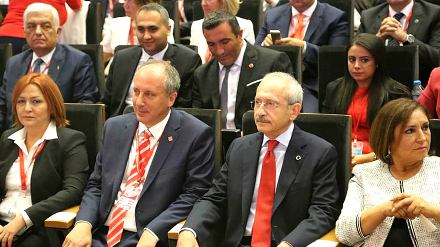 CHP’de liderlik tartışması: Kurultay için imza süreci sona erdi