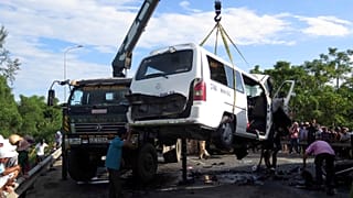 مقتل 13 بينهم عريس وضيوف لحفل زفاف في حادث سير بفيتنام 