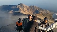 Nach Erdbeben: Wanderer sitzen in Nationalpark fest
