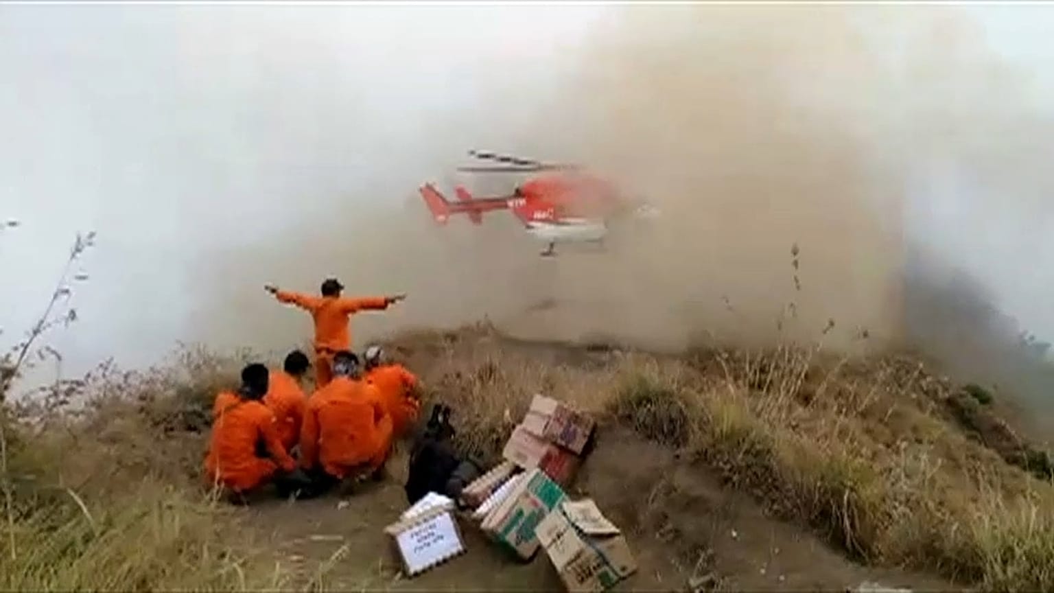 Indonesia: in salvo gli oltre 500 escursionisti bloccati sul vulcano dopo il terremoto