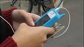 Tilos lesz mobilozni a francia iskolákban