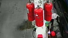 Homem provoca fogo em gasolineira de Nova Iorque