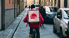 A takeaway courier for the online platform Foodora (KaiPilger/Pixabay)