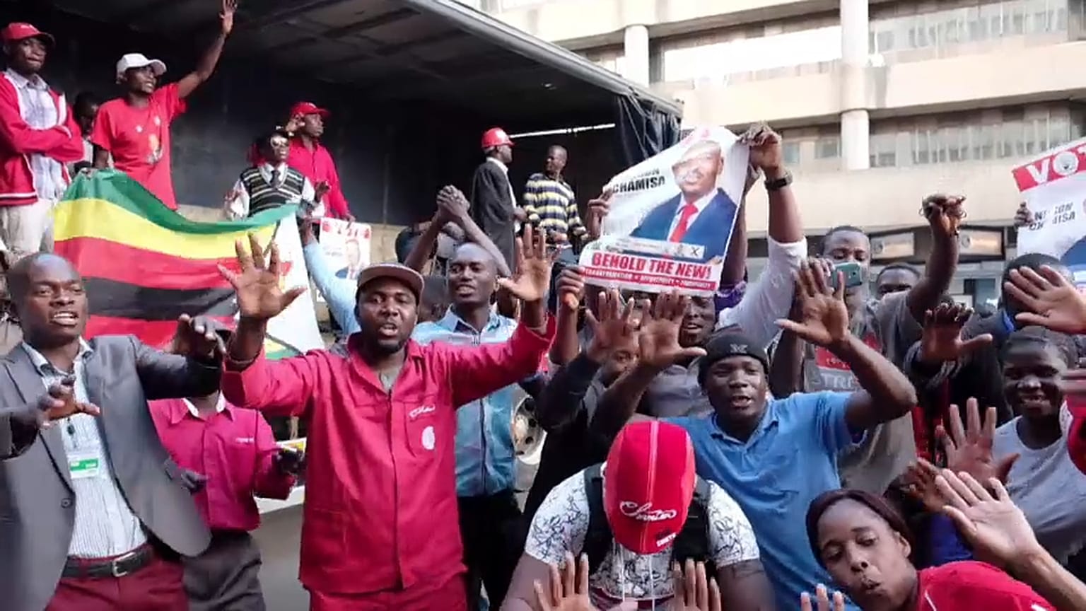  Zimbabué (des)espera pelos resultados das presidenciais