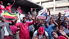  Zimbabué (des)espera pelos resultados das presidenciais