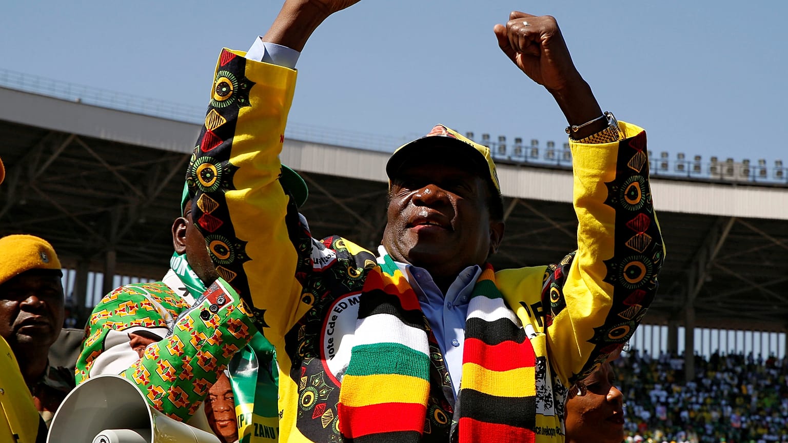 Zimbabve'deki seçimlerde iktidar partisi meclisin üçte ikilik çoğunluğunu aldı