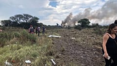 VIDEO - Aereo precipita dopo il decollo in Messico, nessun morto "per miracolo"
