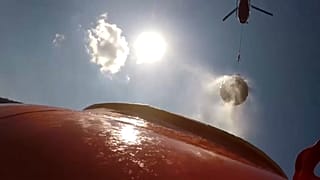 Helikopterrel visznek vizet a teheneknek