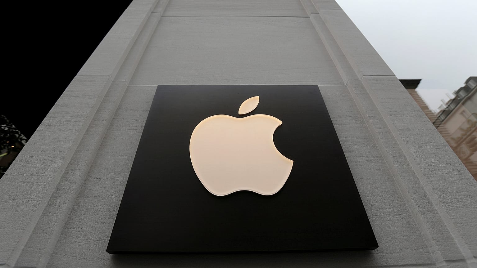 Apple 1 trilyon dolar değerine çok yaklaştı