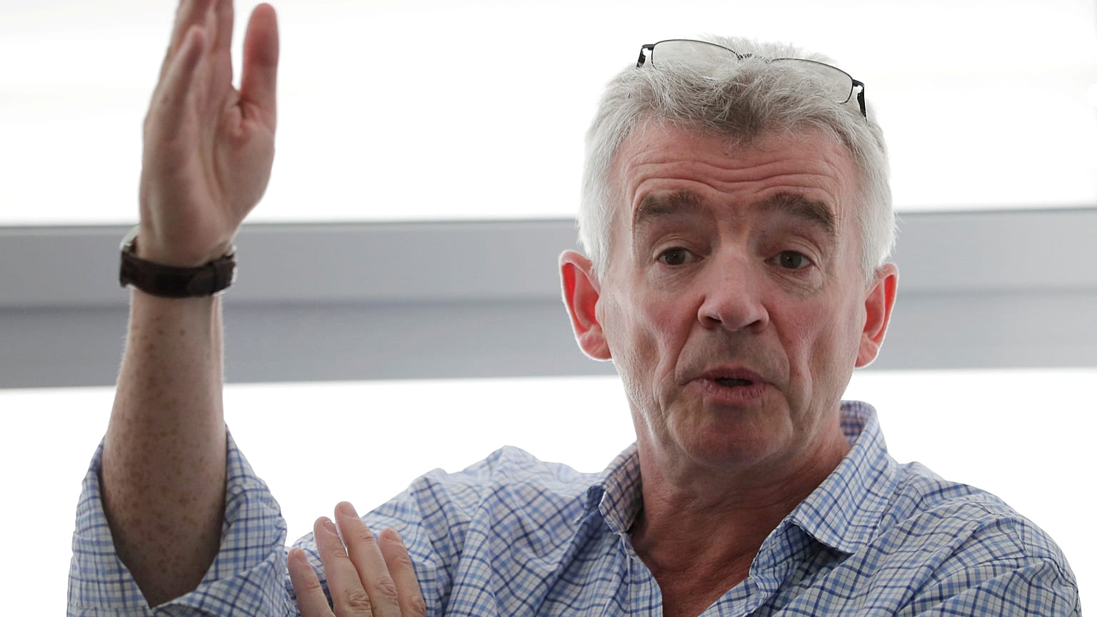 Líder da Ryanair ameaça deslocar operações